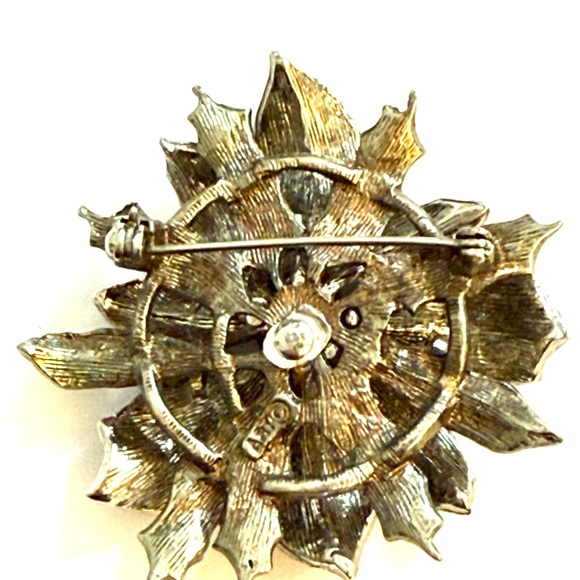 Silver and Gold Floral Brooch - Picture 7 of 9